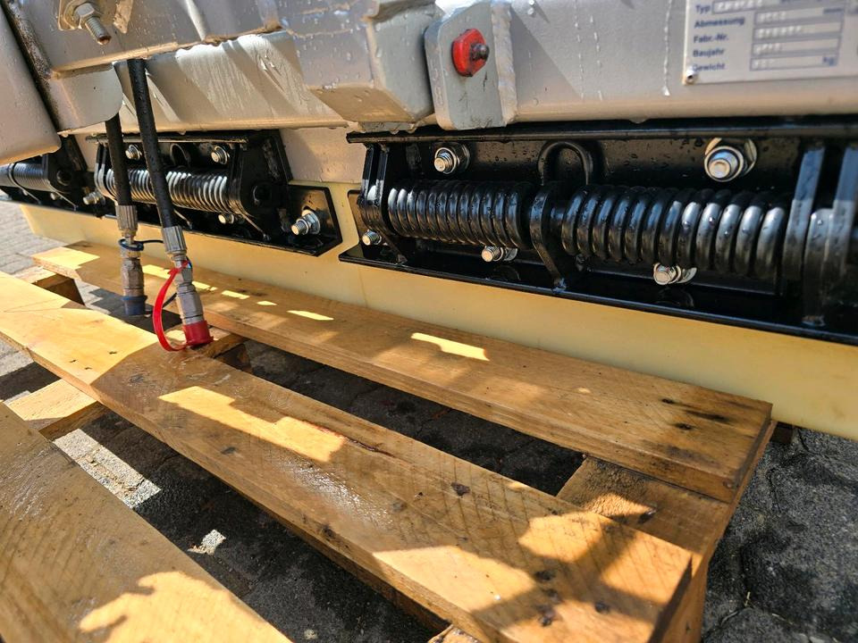 NEUWARE KIF Schneepflug CM 1600 Schneeschieber Schneeschild Winterdienst Räumschild passend für Multicar Kramer Iseki Kubota Kleintraktor - Raonik za sneg: slika 4 NEUWARE KIF Schneepflug CM 1600 Schneeschieber Schneeschild Winterdienst Räumschild passend für Multicar Kramer Iseki Kubota Kleintraktor - Raonik za sneg: slika 4