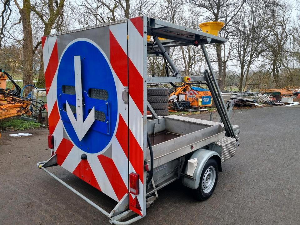 Mersch LED Absperrtafel 2017 Nissen Anlage Verkehrsleitanhänger Verkehrssicherungsanhänger Sperrwand Verkehrsleittafel Verkehrsleitanhänger - Prikolica: slika 1 Mersch LED Absperrtafel 2017 Nissen Anlage Verkehrsleitanhänger Verkehrssicherungsanhänger Sperrwand Verkehrsleittafel Verkehrsleitanhänger - Prikolica: slika 1