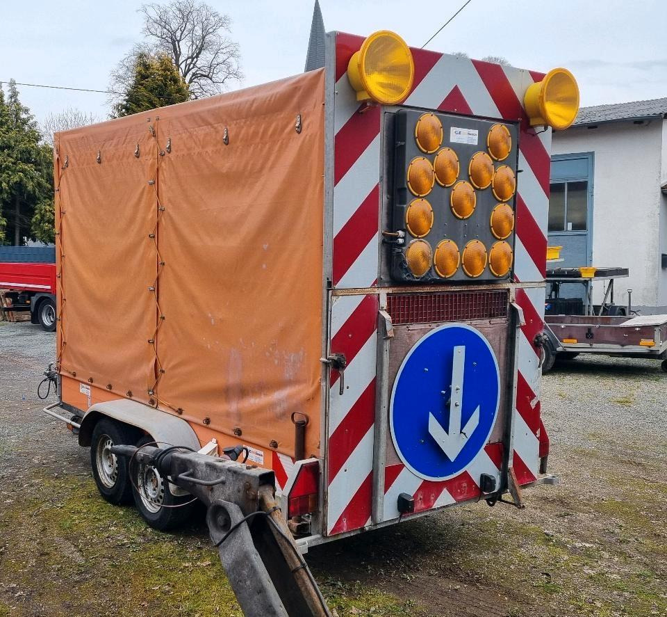 Mersch VZ 616 Absperrtafel FAT Nissen Horizont Verkehrsleittafel Verkehrsleitanhänger Verkehrssicherungsanhänger Leitanhänger - Prikolica: slika 1 Mersch VZ 616 Absperrtafel FAT Nissen Horizont Verkehrsleittafel Verkehrsleitanhänger Verkehrssicherungsanhänger Leitanhänger - Prikolica: slika 1