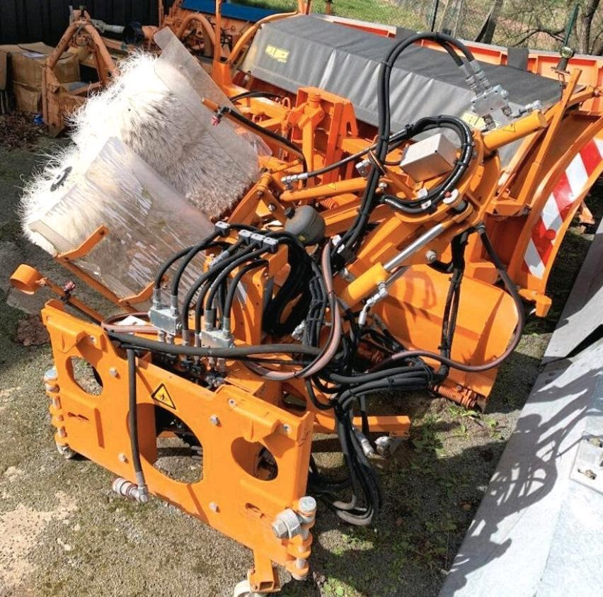 Schmidt RPS-H Leitpfostenwaschgerät für Unimog 405/10 405/12 U400 300 400 500 UGN UGE Mulag Mercedes-Benz 318 218 423 427 429 430 - Metle: slika 2 Schmidt RPS-H Leitpfostenwaschgerät für Unimog 405/10 405/12 U400 300 400 500 UGN UGE Mulag Mercedes-Benz 318 218 423 427 429 430 - Metle: slika 2