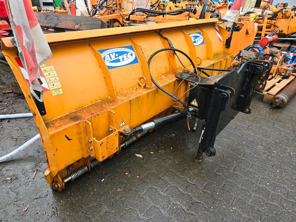 Schneepflug für Schaeff U. Yanmar Radlader Schneeschild Schneeschieber Schmidt Winterdienst - Raonik za sneg: slika 1 Schneepflug für Schaeff U. Yanmar Radlader Schneeschild Schneeschieber Schmidt Winterdienst - Raonik za sneg: slika 1