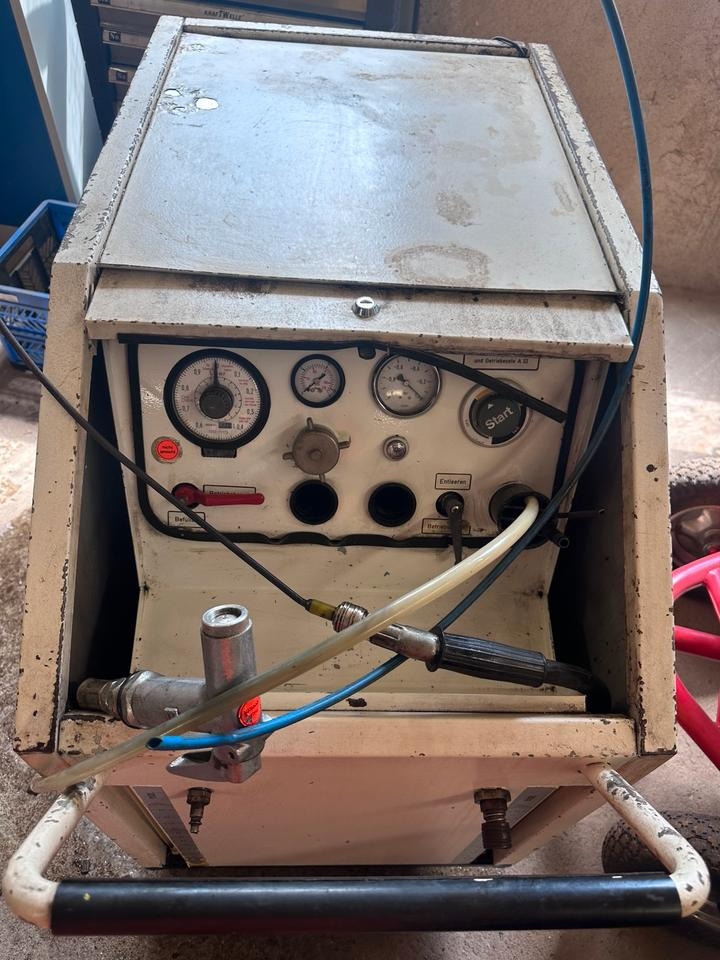 Shell Öl-Service Service Öl-Absaugung Öl befüllen Ölwechsel Shell Öl Service Automat - Гаражна опрема: slika 2 Shell Öl-Service Service Öl-Absaugung Öl befüllen Ölwechsel Shell Öl Service Automat - Гаражна опрема: slika 2