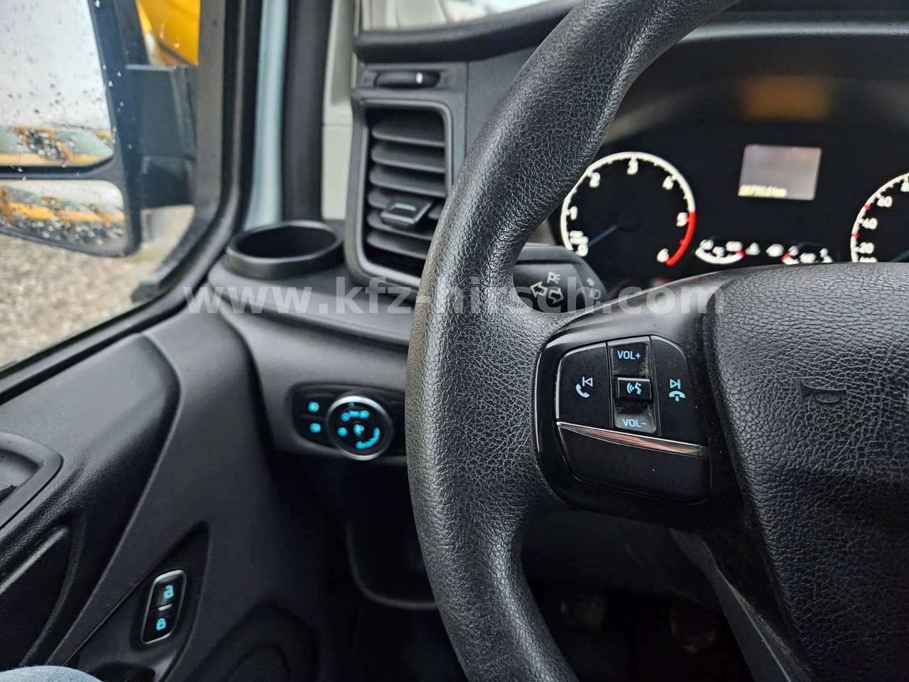 Putnički kombi Ford Transit Custom 1.Hd,Klima,Sitzhzg,Bluetooth,Temp: slika 12