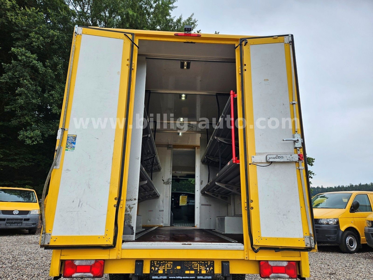 Iveco Daily 1.Hand*EU4* Regale Integralkoffer DHL POST - Hrana kamion: slika 5 Iveco Daily 1.Hand*EU4* Regale Integralkoffer DHL POST - Hrana kamion: slika 5
