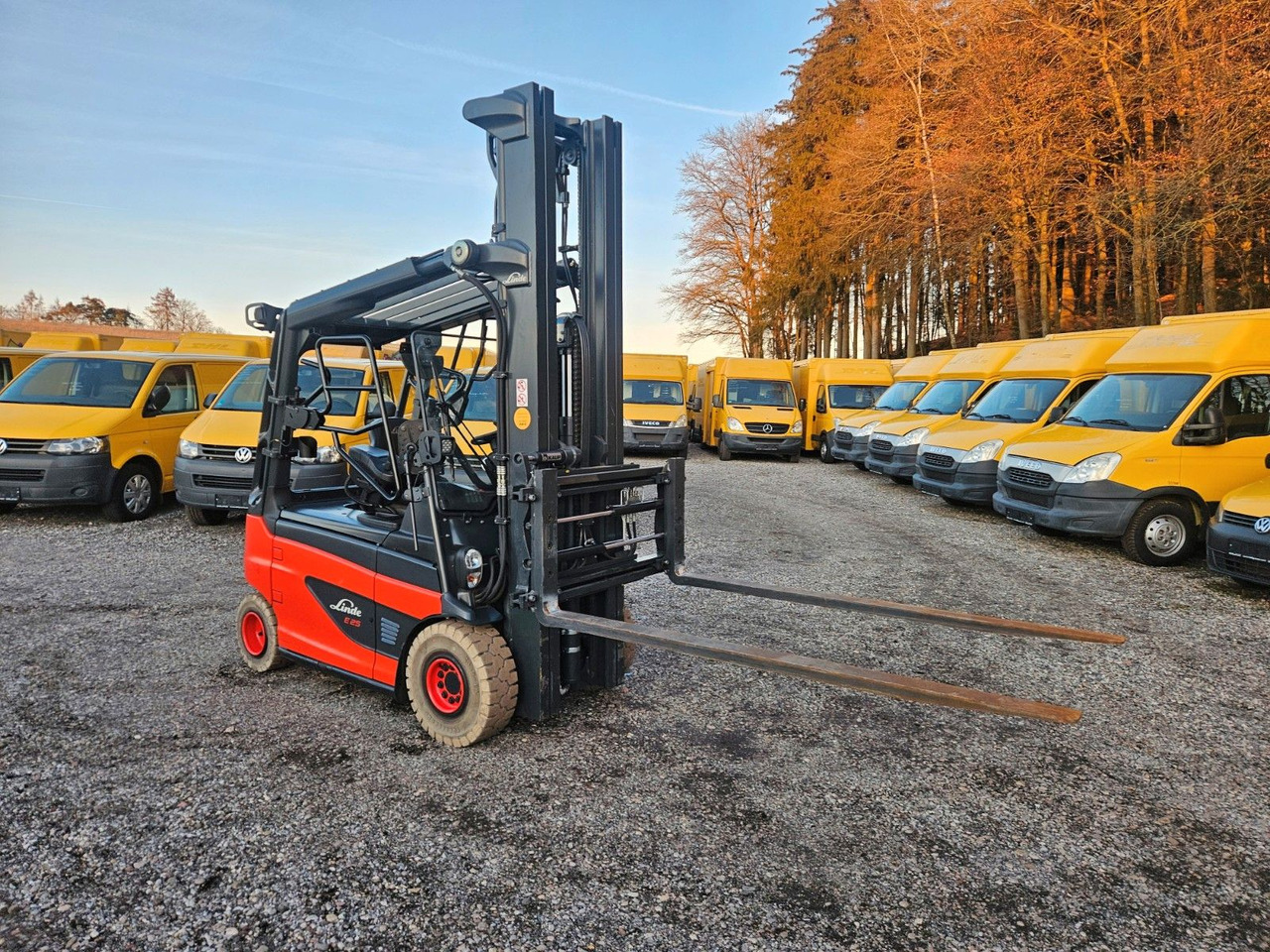 Linde E25 R Roadster , 6.880mm Hubhöhe, StVZO hydr. Zi - Električni viljuškar: slika 1 Linde E25 R Roadster , 6.880mm Hubhöhe, StVZO hydr. Zi - Električni viljuškar: slika 1