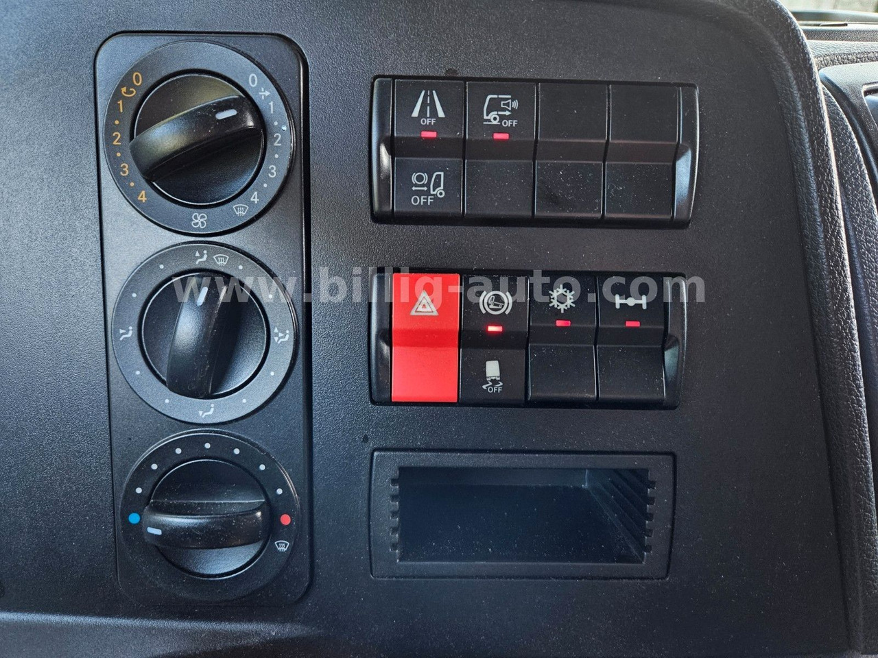 Kamion sa zatvorenim sandukom Mercedes-Benz Atego 1327 L * BREMS/SPUR-ASS*DIFF.*LBW*AHK*7.2m: slika 10