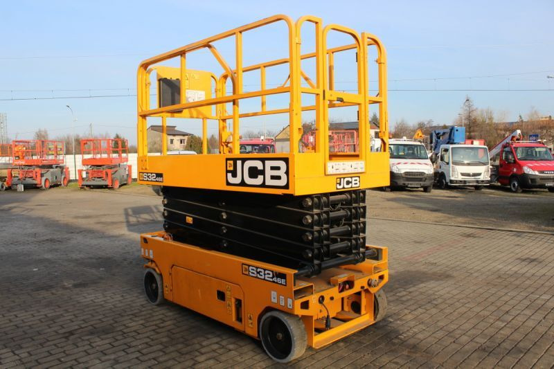 JCB podnośnik nożycowy elektryczny 12 m JCB S3246E - Lift u obliku makaza: slika 3 JCB podnośnik nożycowy elektryczny 12 m JCB S3246E - Lift u obliku makaza: slika 3
