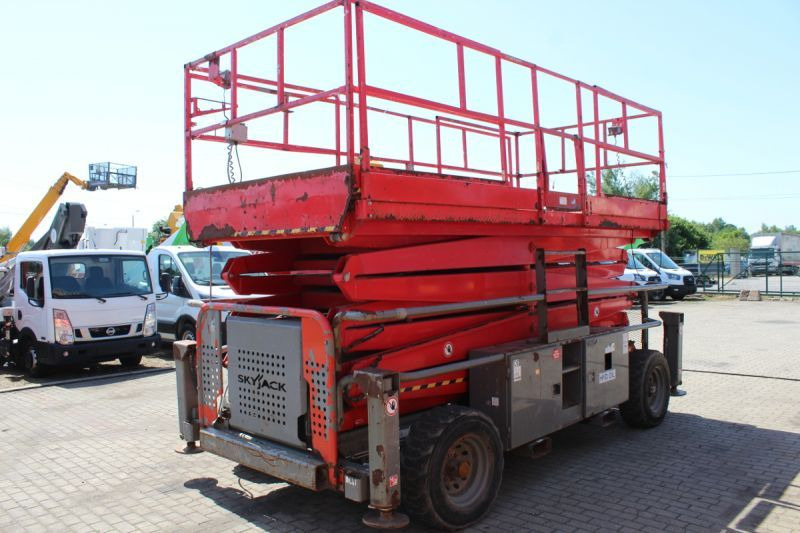 Podnośnik nożycowy 4x4 spalinowy 17 m Skyjack SJ9250 - Lift u obliku makaza: slika 3 Podnośnik nożycowy 4x4 spalinowy 17 m Skyjack SJ9250 - Lift u obliku makaza: slika 3