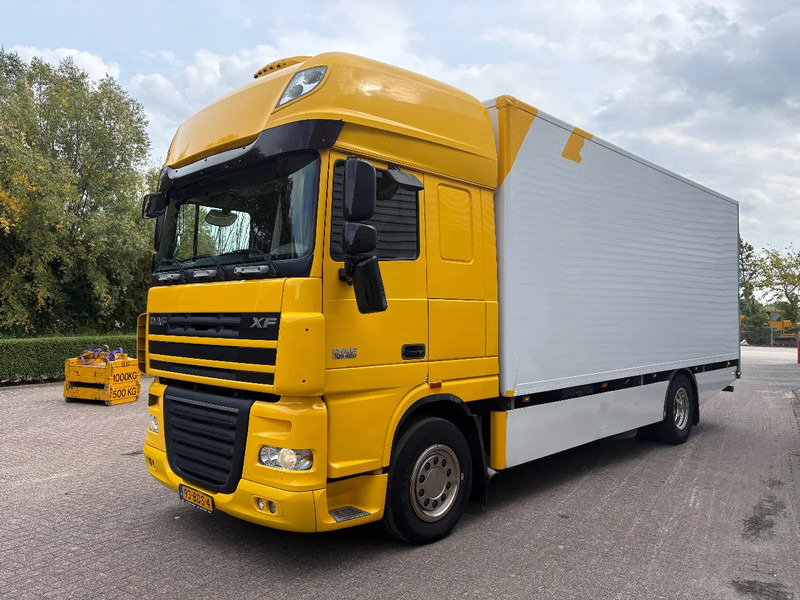 DAF XF 105.460 SUPER SPACE CAB / GEISOLEERDE OPBOUW / DHOLLANDIA 2500 kg / LOW KM - Kamion sa zatvorenim sandukom: slika 2 DAF XF 105.460 SUPER SPACE CAB / GEISOLEERDE OPBOUW / DHOLLANDIA 2500 kg / LOW KM - Kamion sa zatvorenim sandukom: slika 2