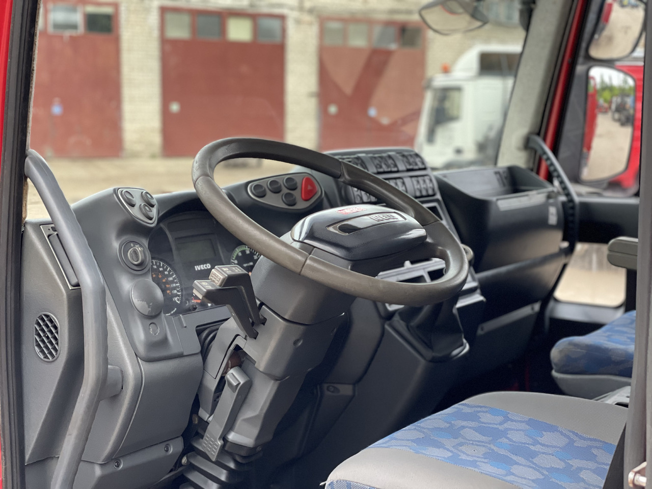 Kamion sa dizalicom IVECO EUROCARGO: slika 13 Kamion sa dizalicom IVECO EUROCARGO: slika 13