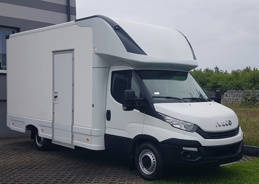 Iveco DAILY KONTENER NISKOPODŁOGOWY 4,31x2,24x2,42 FOODTRUCK SKLEP KAMPER KLIMA BAR KONIOWÓZ - Dostavno vozilo sa zatvorenim sandukom: slika 1 Iveco DAILY KONTENER NISKOPODŁOGOWY 4,31x2,24x2,42 FOODTRUCK SKLEP KAMPER KLIMA BAR KONIOWÓZ - Dostavno vozilo sa zatvorenim sandukom: slika 1