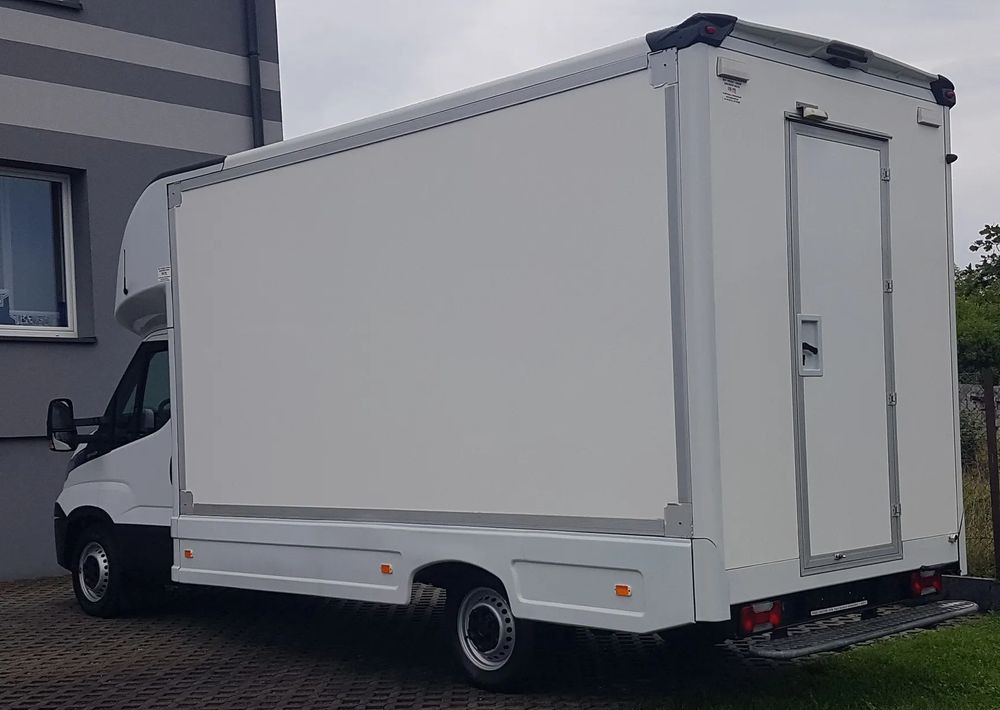 Iveco DAILY KONTENER NISKOPODŁOGOWY 4,31x2,24x2,42 FOODTRUCK SKLEP KAMPER KLIMA BAR KONIOWÓZ - Dostavno vozilo sa zatvorenim sandukom: slika 3 Iveco DAILY KONTENER NISKOPODŁOGOWY 4,31x2,24x2,42 FOODTRUCK SKLEP KAMPER KLIMA BAR KONIOWÓZ - Dostavno vozilo sa zatvorenim sandukom: slika 3
