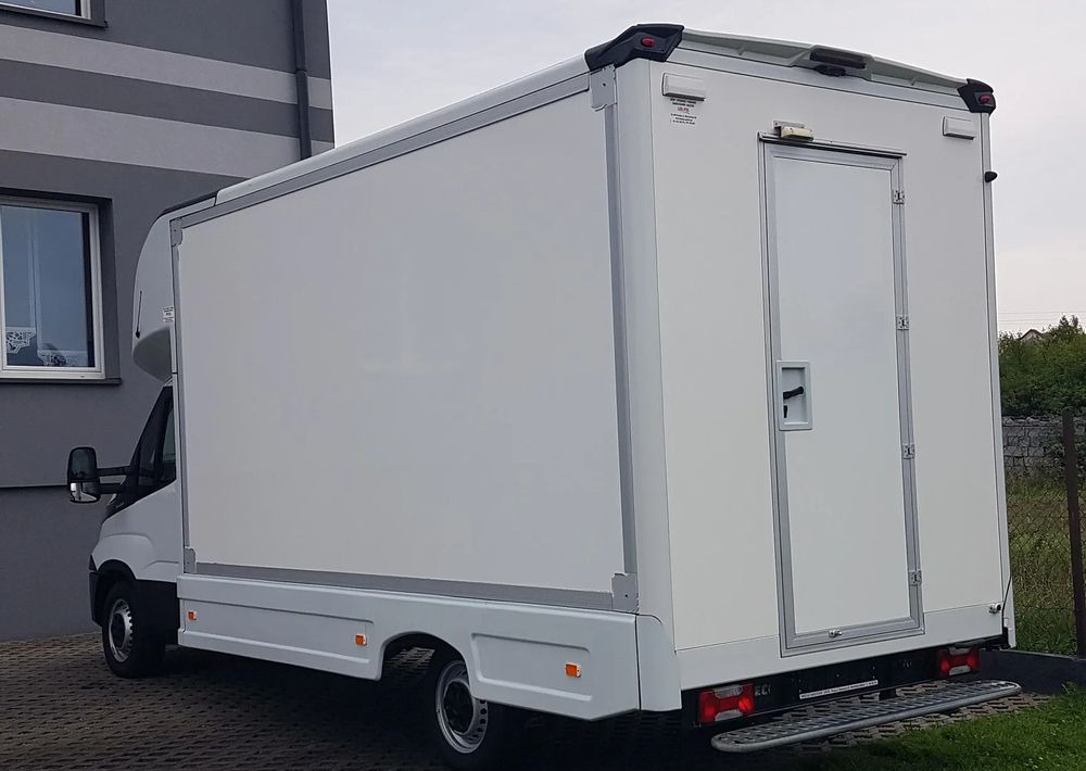 Iveco DAILY KONTENER NISKOPODŁOGOWY 4,31x2,24x2,43 FOODTRUCK SKLEP KAMPER KLIMA BAR KONIOWÓZ - Dostavno vozilo sa zatvorenim sandukom: slika 3 Iveco DAILY KONTENER NISKOPODŁOGOWY 4,31x2,24x2,43 FOODTRUCK SKLEP KAMPER KLIMA BAR KONIOWÓZ - Dostavno vozilo sa zatvorenim sandukom: slika 3