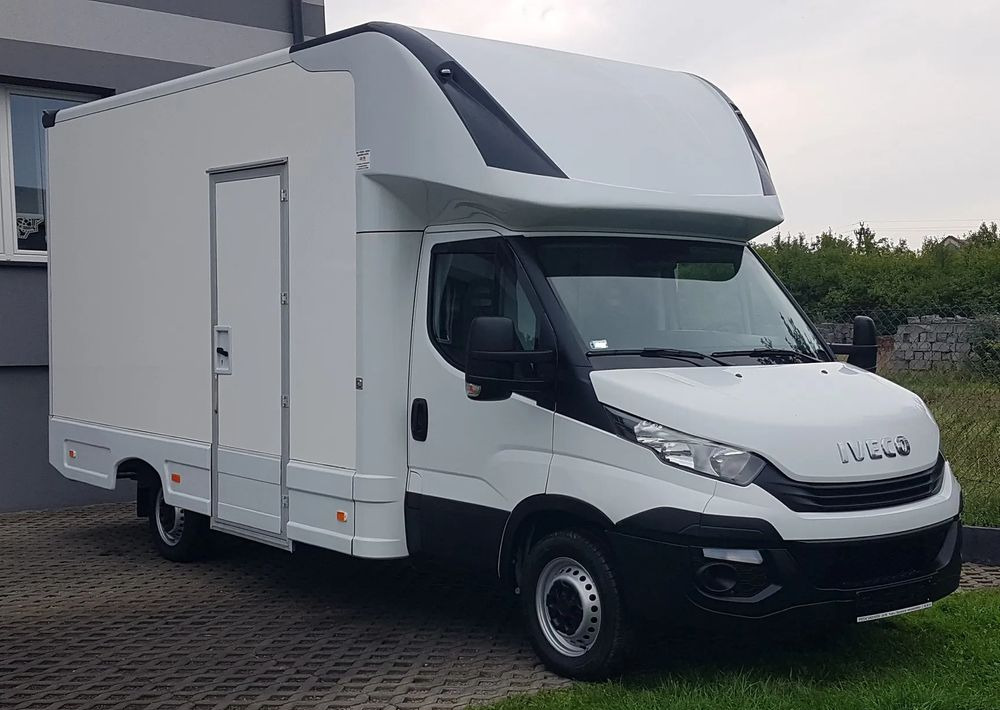 Iveco DAILY KONTENER NISKOPODŁOGOWY 4,31x2,24x2,43 FOODTRUCK SKLEP KAMPER KLIMA BAR KONIOWÓZ - Dostavno vozilo sa zatvorenim sandukom: slika 1 Iveco DAILY KONTENER NISKOPODŁOGOWY 4,31x2,24x2,43 FOODTRUCK SKLEP KAMPER KLIMA BAR KONIOWÓZ - Dostavno vozilo sa zatvorenim sandukom: slika 1