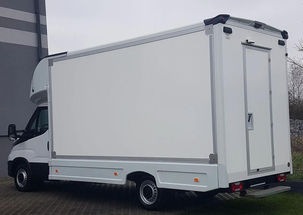 Iveco DAILY KONTENER NISKOPODŁOGOWY 4,43x2,23x2,42 SKLEP BAR FOODTRUCK KAMPER KLIMA - Dostavno vozilo sa zatvorenim sandukom: slika 3 Iveco DAILY KONTENER NISKOPODŁOGOWY 4,43x2,23x2,42 SKLEP BAR FOODTRUCK KAMPER KLIMA - Dostavno vozilo sa zatvorenim sandukom: slika 3