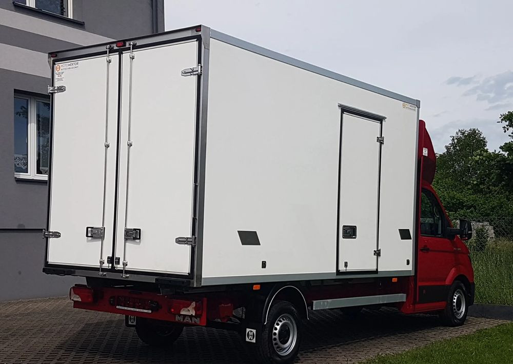 MAN TGE 3.180 8 EP CHŁODNIA AGREGAT 4,20x2,10x2,20 IZOTERMA FUNKCJA GRZANIA KLIMA DMC 3500 KG - Dostavno vozilo hladnjača: slika 4 MAN TGE 3.180 8 EP CHŁODNIA AGREGAT 4,20x2,10x2,20 IZOTERMA FUNKCJA GRZANIA KLIMA DMC 3500 KG - Dostavno vozilo hladnjača: slika 4
