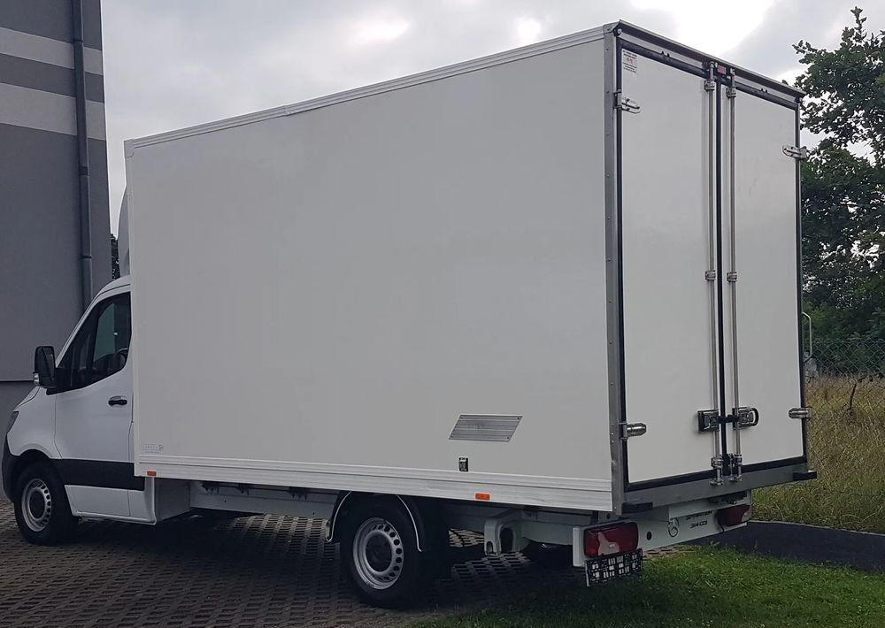 Mercedes-Benz Sprinter KONTENER 8EP 4,11x2,15x2,30 KLIMA 314 CDI MANUAL KRAJOWY - Dostavno vozilo sa zatvorenim sandukom: slika 3 Mercedes-Benz Sprinter KONTENER 8EP 4,11x2,15x2,30 KLIMA 314 CDI MANUAL KRAJOWY - Dostavno vozilo sa zatvorenim sandukom: slika 3