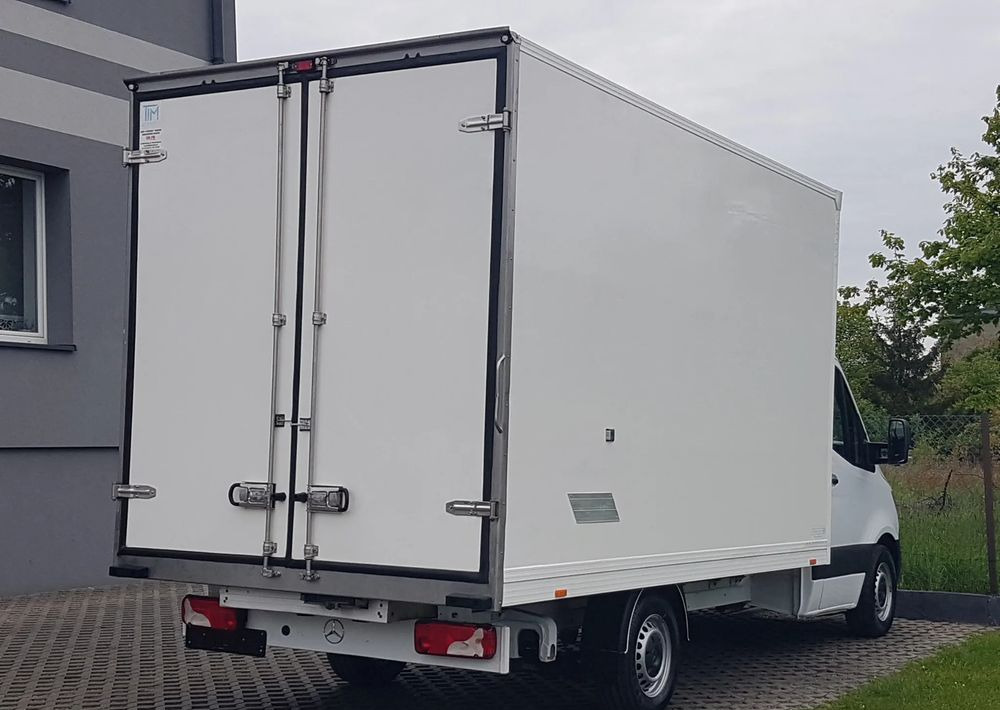 Mercedes-Benz Sprinter KONTENER 8EP 4,12x2,15x2,30 KLIMA 314 CDI MANUAL KRAJOWY AC - Dostavno vozilo sa zatvorenim sandukom: slika 4 Mercedes-Benz Sprinter KONTENER 8EP 4,12x2,15x2,30 KLIMA 314 CDI MANUAL KRAJOWY AC - Dostavno vozilo sa zatvorenim sandukom: slika 4