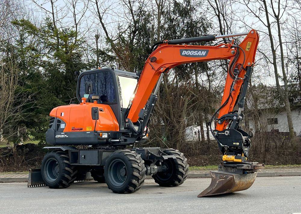 Doosan DOOSAN DX57W *ROTOTILT* 2200 Motogodzin * Jak Nowa * Sprowadzona * Stan Perfekcyjny - Bager točkaš: slika 2 Doosan DOOSAN DX57W *ROTOTILT* 2200 Motogodzin * Jak Nowa * Sprowadzona * Stan Perfekcyjny - Bager točkaš: slika 2