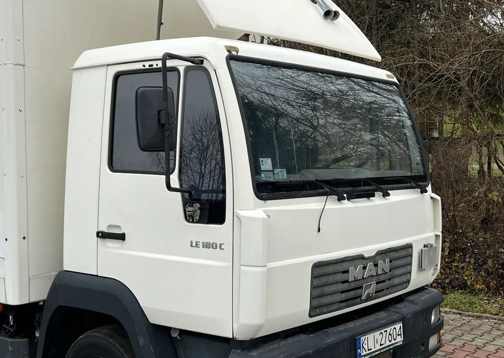 MAN MAN 8-180 KONTENER WINDA ZAŁADOWCZA - Kamion sa zatvorenim sandukom: slika 4 MAN MAN 8-180 KONTENER WINDA ZAŁADOWCZA - Kamion sa zatvorenim sandukom: slika 4