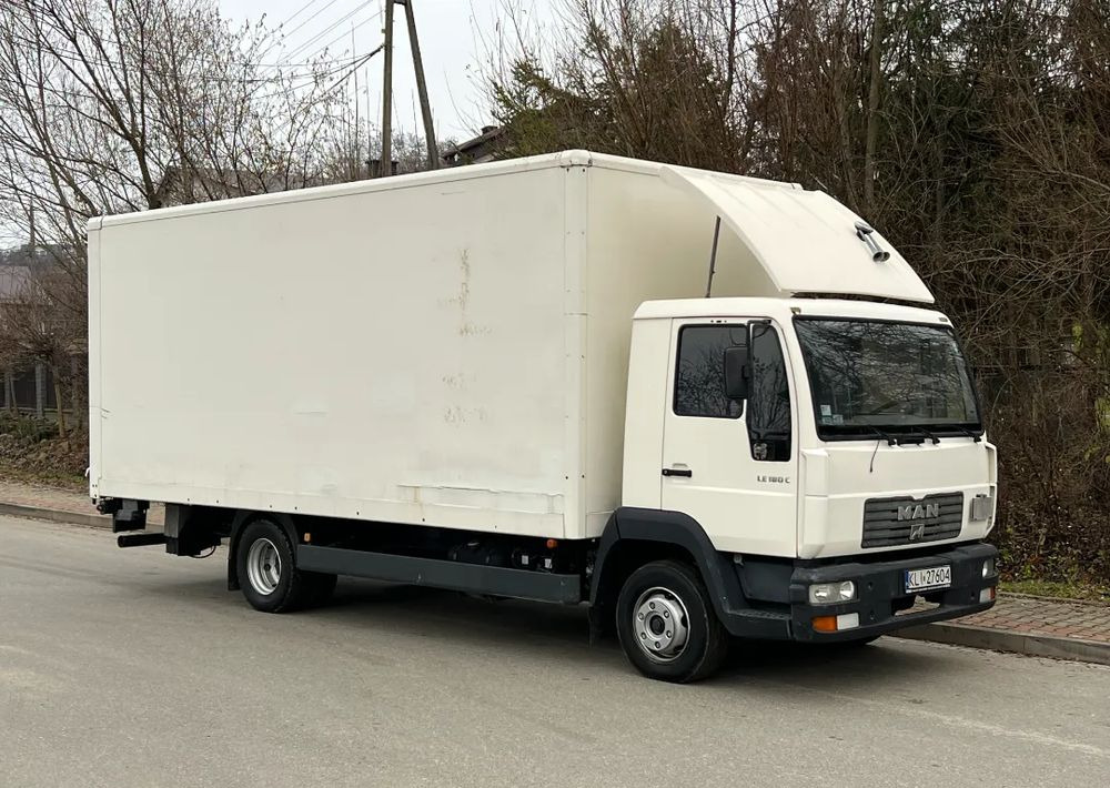 MAN MAN 8-180 KONTENER WINDA ZAŁADOWCZA - Kamion sa zatvorenim sandukom: slika 2 MAN MAN 8-180 KONTENER WINDA ZAŁADOWCZA - Kamion sa zatvorenim sandukom: slika 2