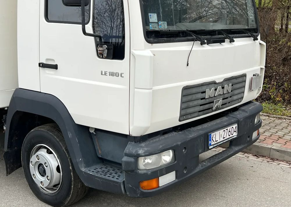 MAN MAN 8-180 KONTENER WINDA ZAŁADOWCZA - Kamion sa zatvorenim sandukom: slika 3 MAN MAN 8-180 KONTENER WINDA ZAŁADOWCZA - Kamion sa zatvorenim sandukom: slika 3