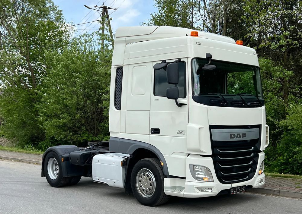 DAF * DAF XF 106 * SPROWADZONY * SUPER STAN CIĄGNIK SIODŁOWY Euro 6 - Tegljač: slika 1 DAF * DAF XF 106 * SPROWADZONY * SUPER STAN CIĄGNIK SIODŁOWY Euro 6 - Tegljač: slika 1