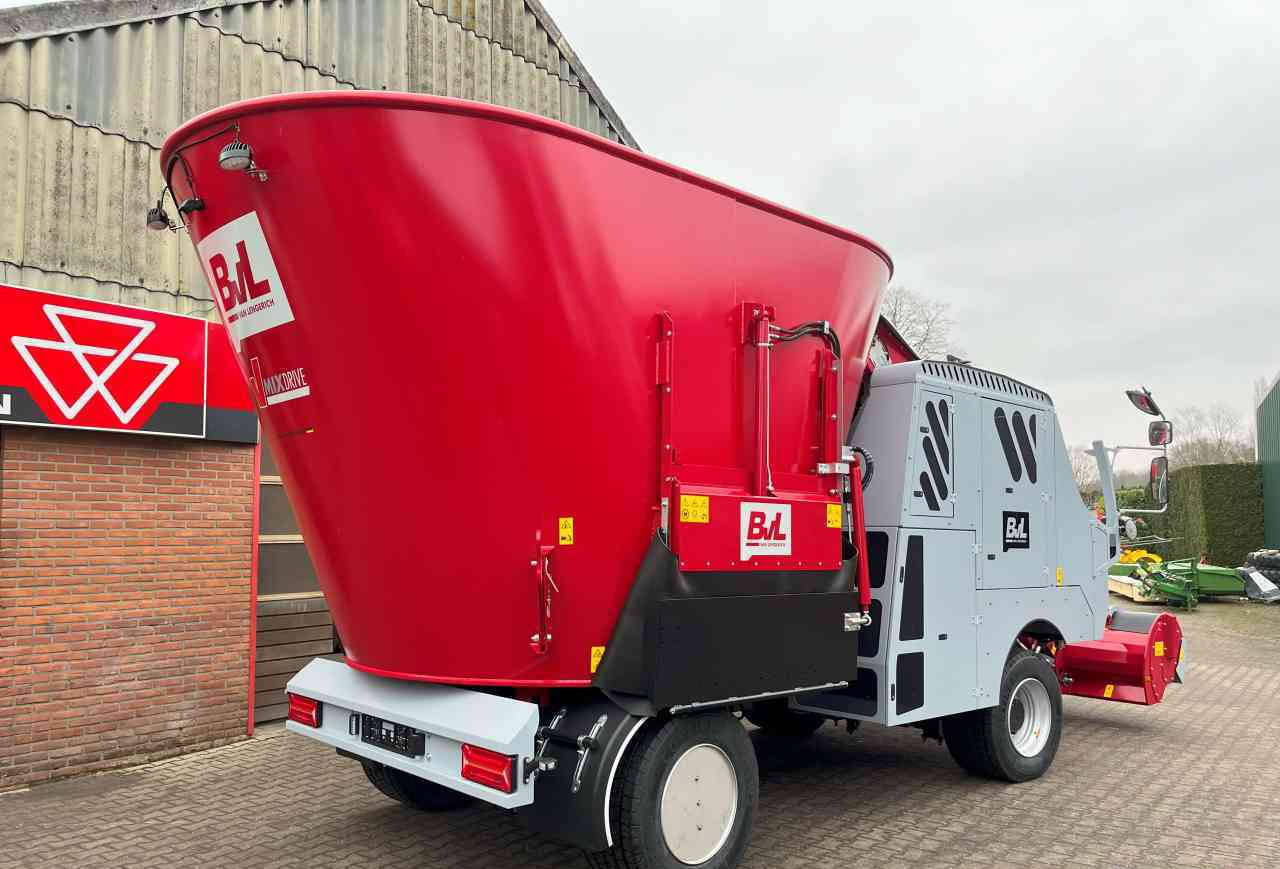 BVL BVL van Lengerich V-MIX Drive Maximus Plus 17.1 LS zelfrijdende - Prikolica za mešanje stočne hrane: slika 3 BVL BVL van Lengerich V-MIX Drive Maximus Plus 17.1 LS zelfrijdende - Prikolica za mešanje stočne hrane: slika 3