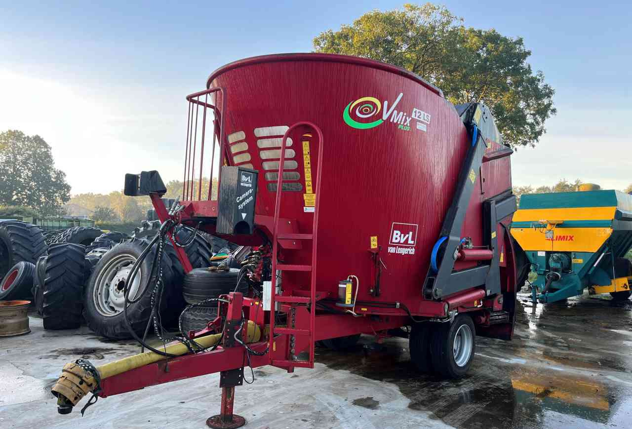 BVL V-Mix 12 LS Voermengwagen Voermachines - Prikolica za mešanje stočne hrane: slika 2 BVL V-Mix 12 LS Voermengwagen Voermachines - Prikolica za mešanje stočne hrane: slika 2