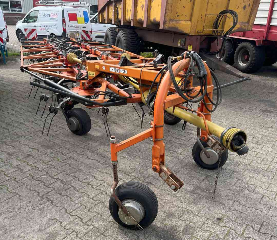 Fella TH 1800 Hydro getrokken schudder, weidebouwmachines - Prevrtač/ Grabuljač: slika 2 Fella TH 1800 Hydro getrokken schudder, weidebouwmachines - Prevrtač/ Grabuljač: slika 2