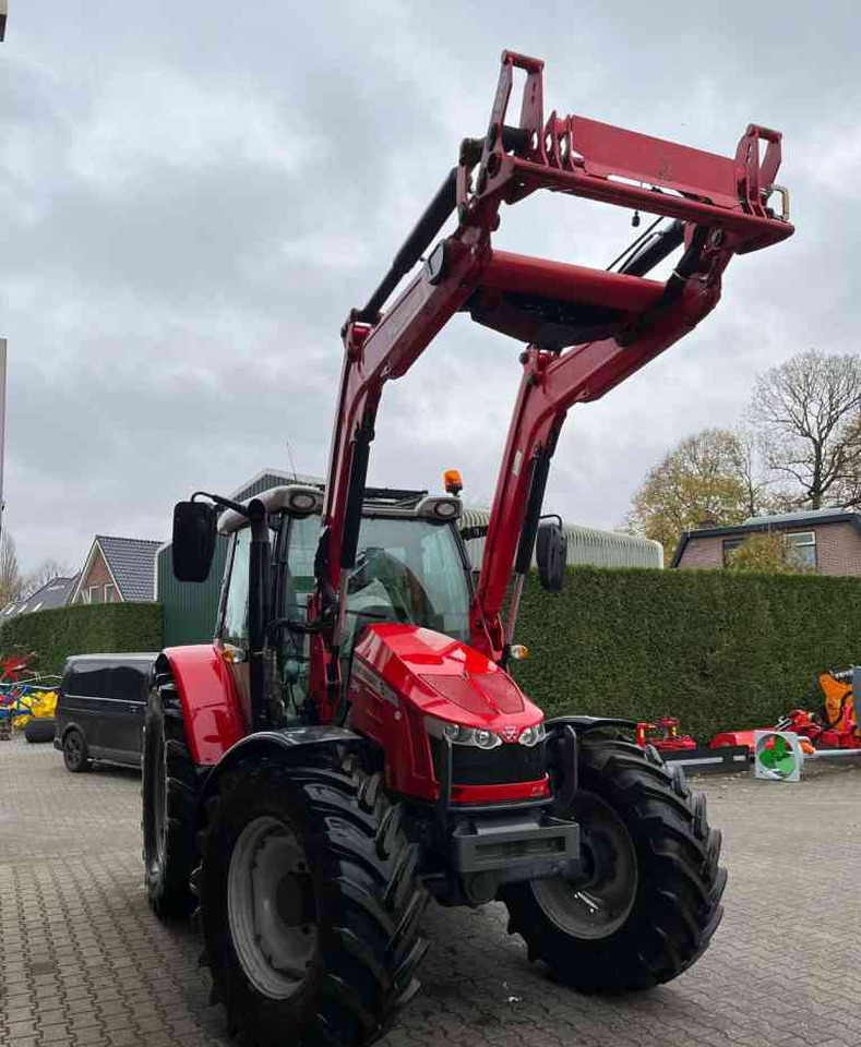 Massey Ferguson 5710S Dyna-4 Essential Voorlader Tractoren - Traktor: slika 3 Massey Ferguson 5710S Dyna-4 Essential Voorlader Tractoren - Traktor: slika 3