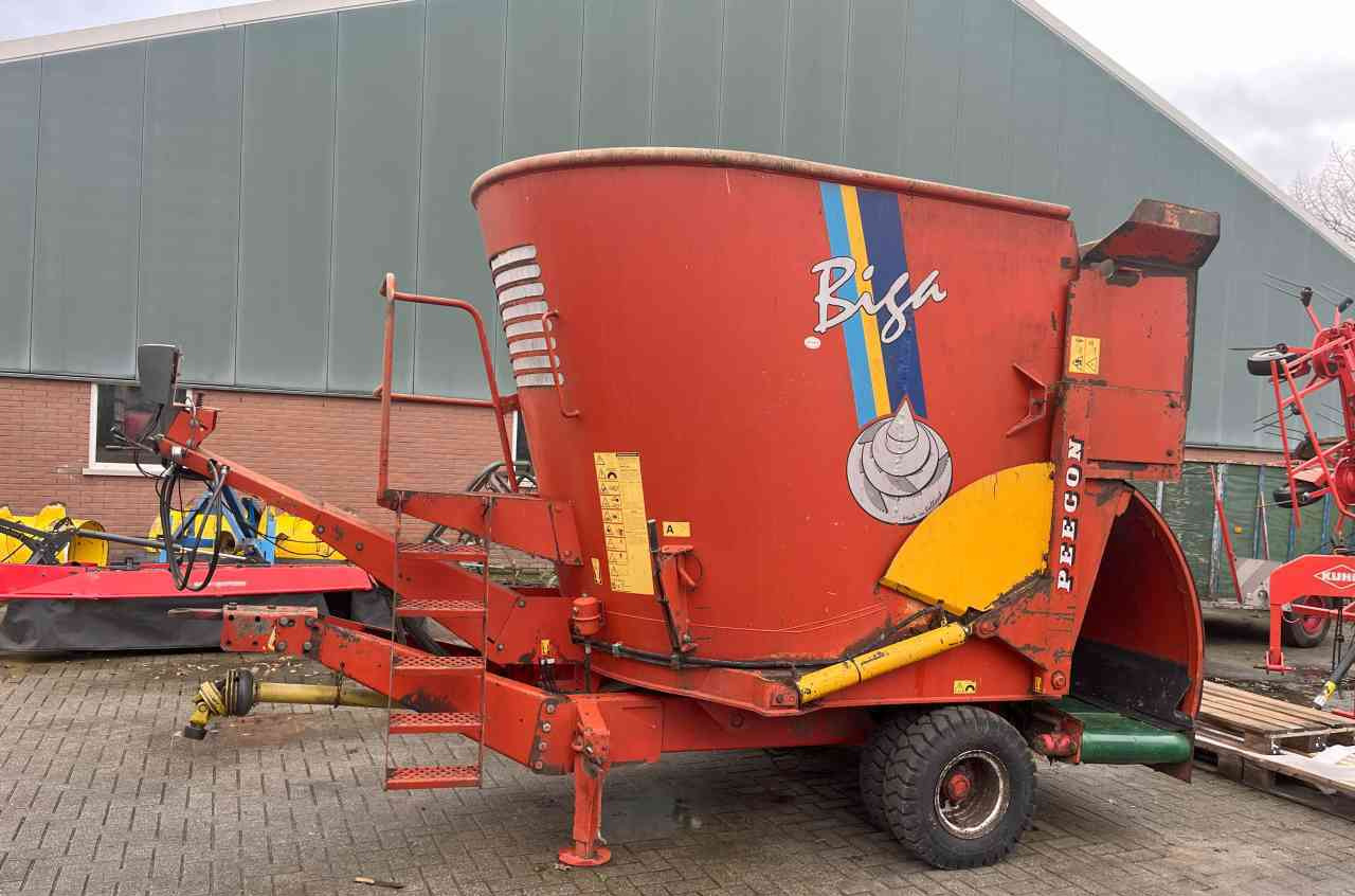 Peecon BIGA 10 voermengwagen, laadklep, voermachines - Prikolica za mešanje stočne hrane: slika 1 Peecon BIGA 10 voermengwagen, laadklep, voermachines - Prikolica za mešanje stočne hrane: slika 1