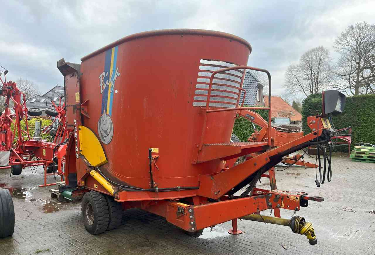 Peecon BIGA 10 voermengwagen, laadklep, voermachines - Prikolica za mešanje stočne hrane: slika 3 Peecon BIGA 10 voermengwagen, laadklep, voermachines - Prikolica za mešanje stočne hrane: slika 3
