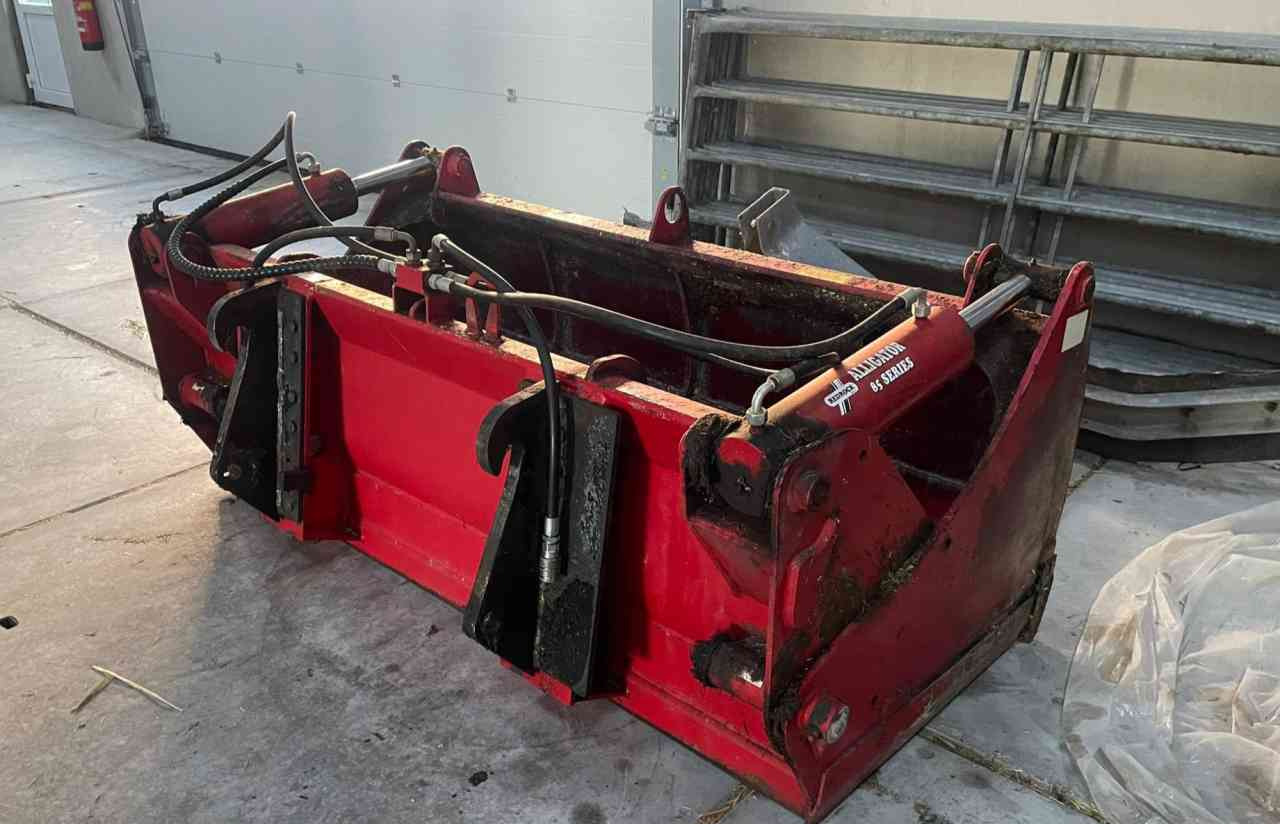 Redrock Kuilhapper 1.60 breed, dichte bodem, Volvo L30 aansluiting voermachines - Oprema za silose: slika 2 Redrock Kuilhapper 1.60 breed, dichte bodem, Volvo L30 aansluiting voermachines - Oprema za silose: slika 2