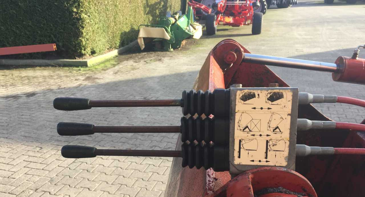 Strautmann Silozanger Kuilhapper voermachines - Oprema za silose: slika 4 Strautmann Silozanger Kuilhapper voermachines - Oprema za silose: slika 4