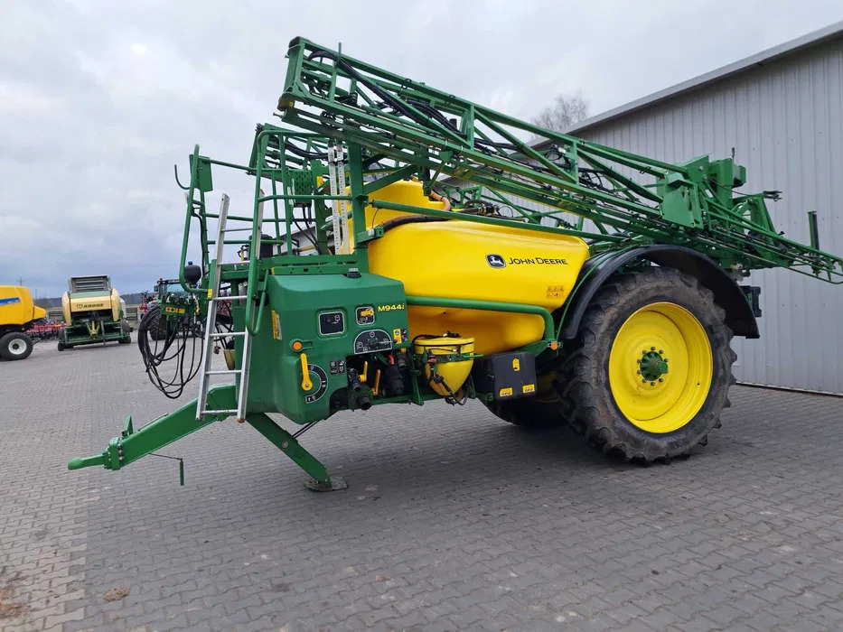 John Deere M944I - Vučena prskalica: slika 1 John Deere M944I - Vučena prskalica: slika 1