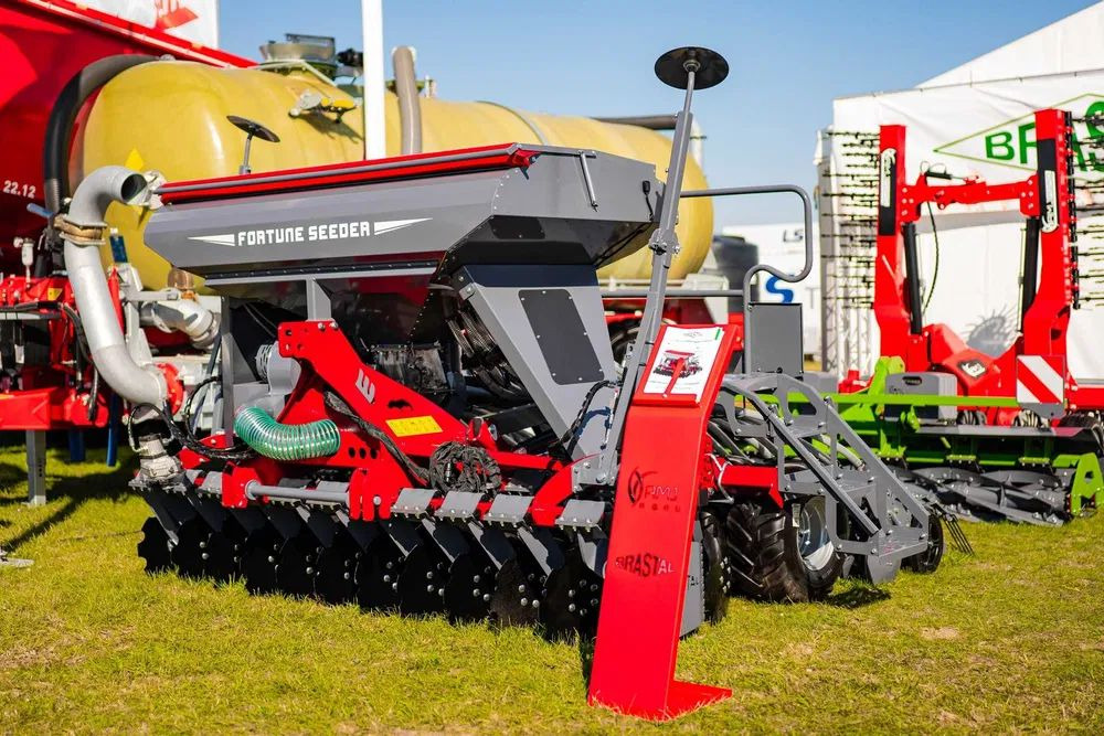 Siewnik pneumatyczny FORTUNE SEEDER 3m AMJ AGRO , BRASTAL - Sejalica: slika 2 Siewnik pneumatyczny FORTUNE SEEDER 3m AMJ AGRO , BRASTAL - Sejalica: slika 2