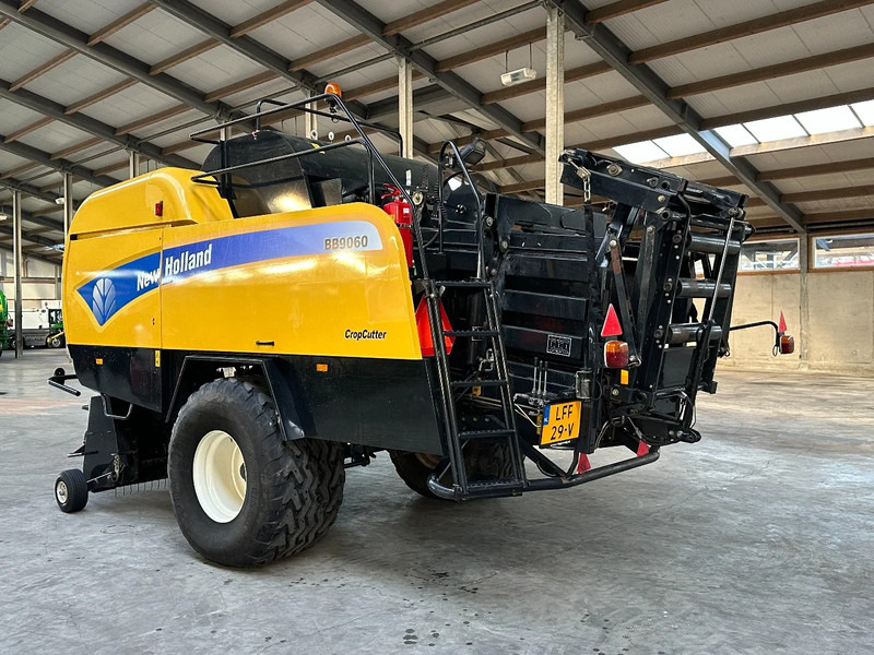 Poljoprivredna mašina New Holland BB9060 Cropcutter: slika 14