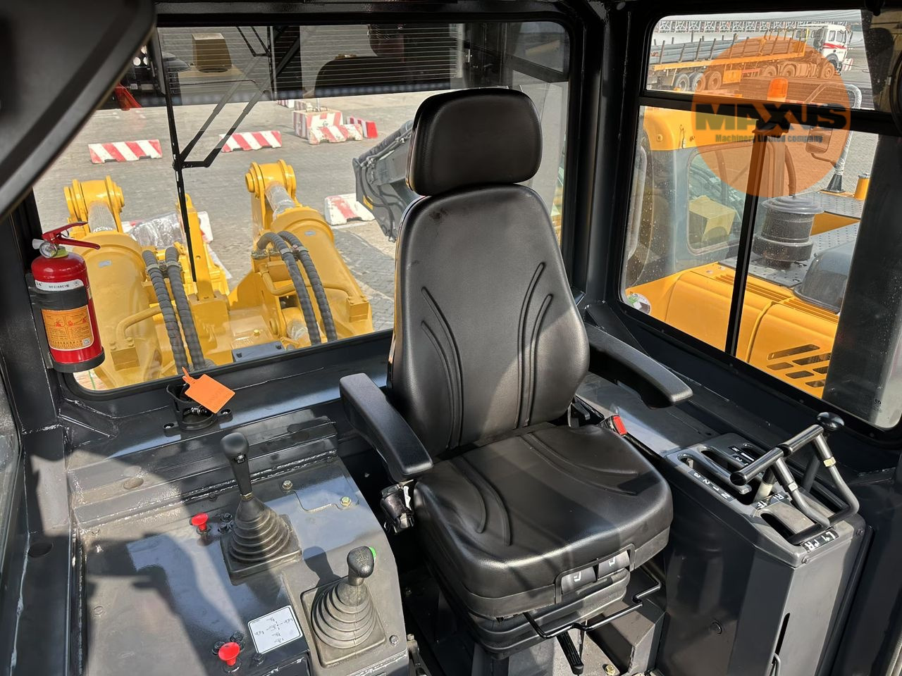 MAXUS Spychacz 350km kabina ROPS - Buldožer: slika 4 MAXUS Spychacz 350km kabina ROPS - Buldožer: slika 4