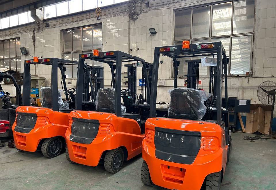 NEW MAXUS 2500 kg Electric Forklift Warranty up to 10 YEARS НОВИЙ Електричний MAXUS Візок для вантажів 2500 кг Гарантія до 10 РОКІВ NOWY Elektryczny MAXUS widłowy 2500 kg Gwarancja do 10 LAT - Električni viljuškar: slika 4 NEW MAXUS 2500 kg Electric Forklift Warranty up to 10 YEARS НОВИЙ Електричний MAXUS Візок для вантажів 2500 кг Гарантія до 10 РОКІВ NOWY Elektryczny MAXUS widłowy 2500 kg Gwarancja do 10 LAT - Električni viljuškar: slika 4