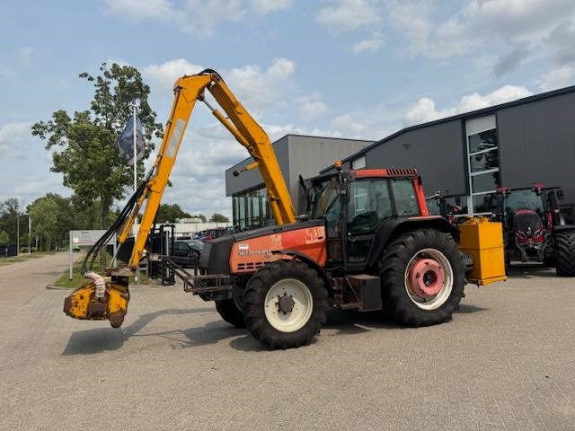 Valtra 8150 hitech met Bos maaiarm met klepelmaaier - Traktor: slika 2 Valtra 8150 hitech met Bos maaiarm met klepelmaaier - Traktor: slika 2
