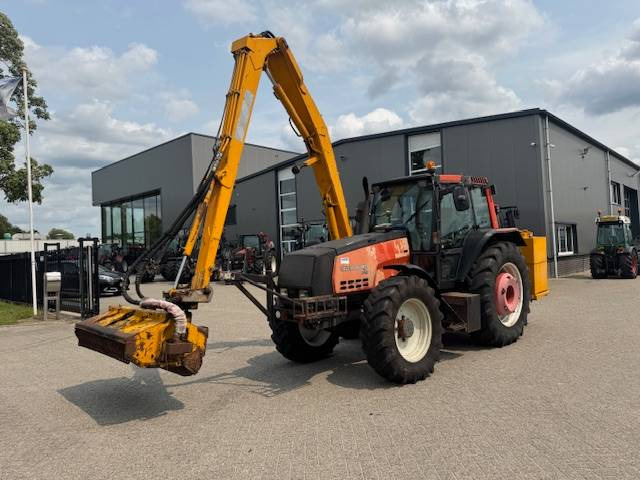 Valtra 8150 hitech met Bos maaiarm met klepelmaaier - Traktor: slika 3 Valtra 8150 hitech met Bos maaiarm met klepelmaaier - Traktor: slika 3