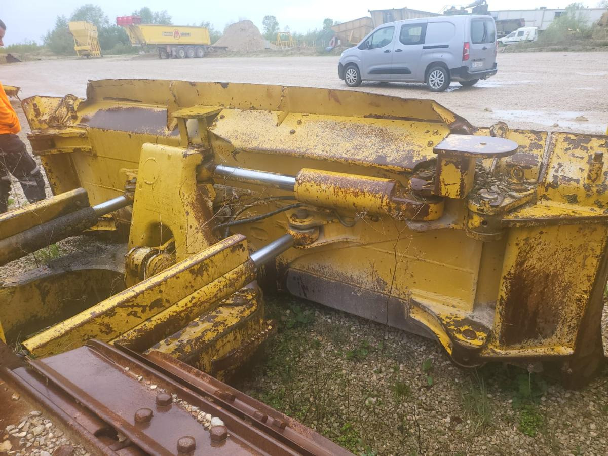 Buldožer Komatsu D61PX-15: slika 8