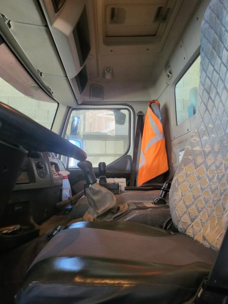 Istovarivač, Kamion sa dizalicom Renault 370.32 DXI: slika 17