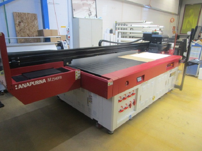 FLACHBETT-UV-GROSSFORMATDRUCKER AGFA ANAPURNA M2540 FB - Mašina za digitalnu štampu: slika 2 FLACHBETT-UV-GROSSFORMATDRUCKER AGFA ANAPURNA M2540 FB - Mašina za digitalnu štampu: slika 2