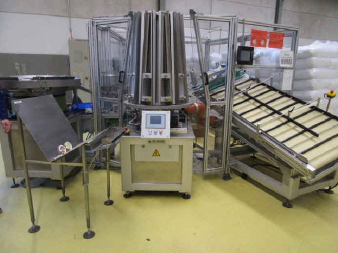 DECKEL ETIKETTIER ANLAGE SCHLEUTER GU 2 DU (RUNDLÄUFER) MIT LÖFFELEINLEGESTATION RNA SRC-N-630-1R - Industrijska oprema: slika 2 DECKEL ETIKETTIER ANLAGE SCHLEUTER GU 2 DU (RUNDLÄUFER) MIT LÖFFELEINLEGESTATION RNA SRC-N-630-1R - Industrijska oprema: slika 2