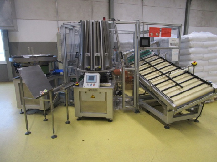 DECKEL ETIKETTIER ANLAGE SCHLEUTER GU 2 DU (RUNDLÄUFER) MIT LÖFFELEINLEGESTATION RNA SRC-N-630-1R - Industrijska oprema: slika 1 DECKEL ETIKETTIER ANLAGE SCHLEUTER GU 2 DU (RUNDLÄUFER) MIT LÖFFELEINLEGESTATION RNA SRC-N-630-1R - Industrijska oprema: slika 1