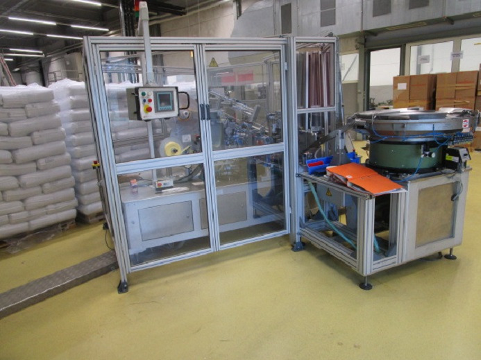 DECKEL ETIKETTIER ANLAGE SCHLEUTER GU 2 DU (RUNDLÄUFER) MIT LÖFFELEINLEGESTATION RNA SRC-N-630-1R - Industrijska oprema: slika 3 DECKEL ETIKETTIER ANLAGE SCHLEUTER GU 2 DU (RUNDLÄUFER) MIT LÖFFELEINLEGESTATION RNA SRC-N-630-1R - Industrijska oprema: slika 3
