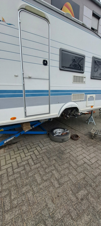 NAPRAWA LAWET TOWAROWYCH KOŃSKICH WIELKOPOLSKA / REPAIR OF HORSE AND CARGO TRAILERS IN GREATER POLAND - Druga mašina: slika 4 NAPRAWA LAWET TOWAROWYCH KOŃSKICH WIELKOPOLSKA / REPAIR OF HORSE AND CARGO TRAILERS IN GREATER POLAND - Druga mašina: slika 4