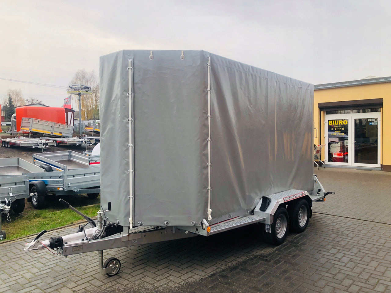 PRZYCZEPA LAWETA DO MINIKOPARKI ŻURAWIA Z PLANDEKĄ / MINI EXCAVATOR CRANE TRANSPORTER TRAILER WITH TARPAULIN - Prikolica za prevoz radnih mašina: slika 3 PRZYCZEPA LAWETA DO MINIKOPARKI ŻURAWIA Z PLANDEKĄ / MINI EXCAVATOR CRANE TRANSPORTER TRAILER WITH TARPAULIN - Prikolica za prevoz radnih mašina: slika 3